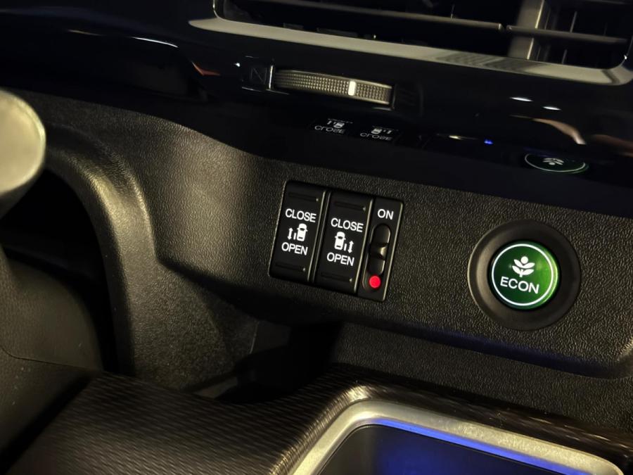 Stepwgn e:HEV EX Black Style - Image 7